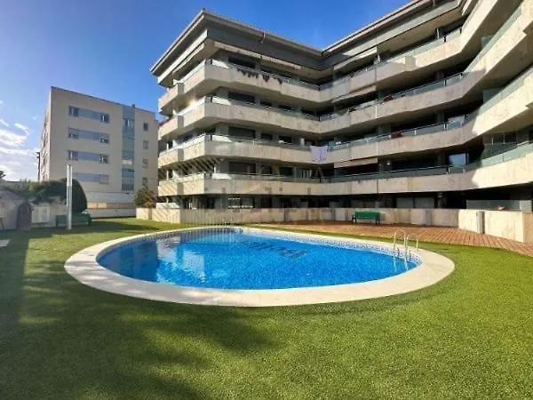 Hermoso Piso En Un Paso De La Playa De Fenals Con Terraza