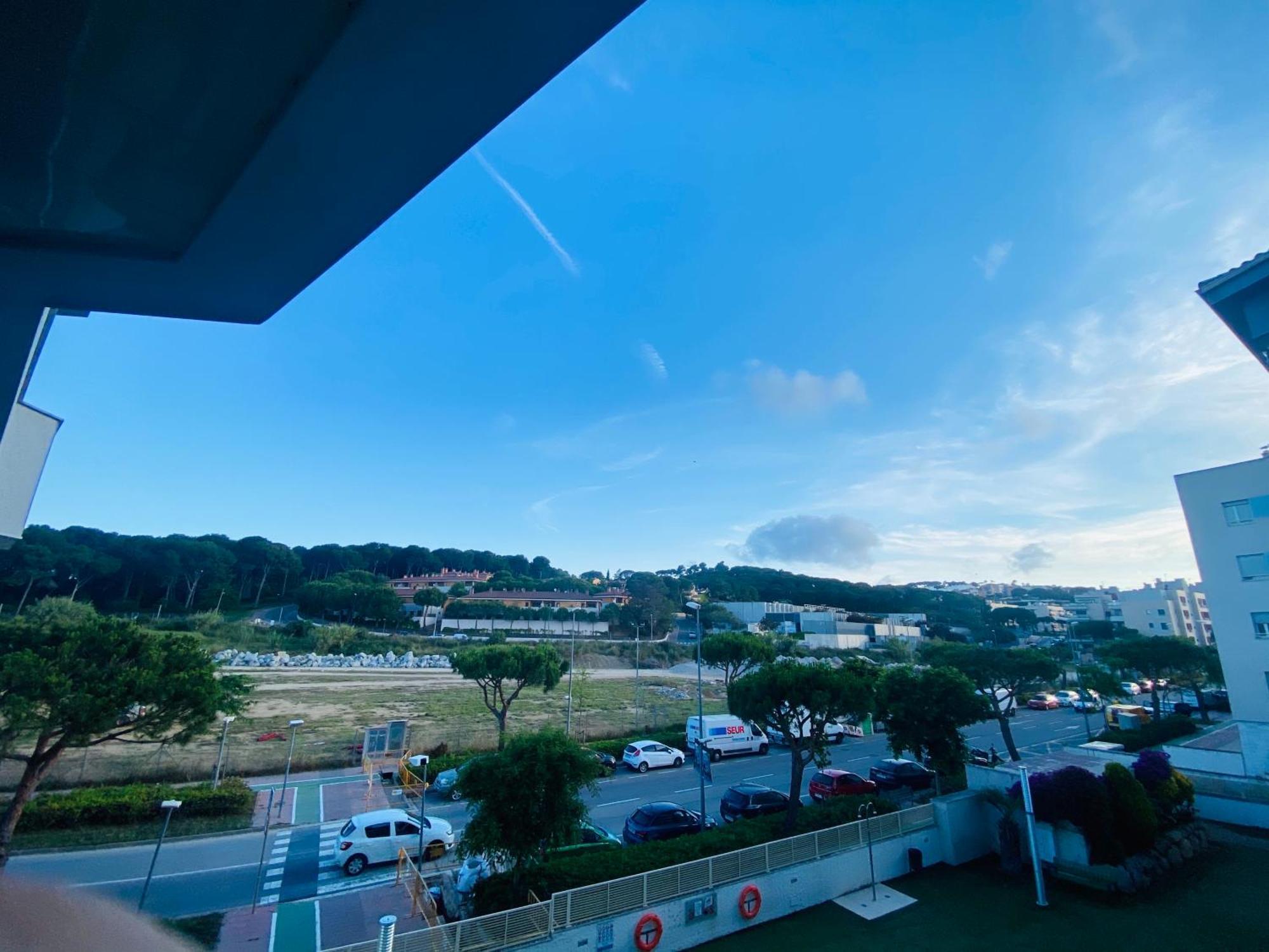 Hermoso Piso En Un Paso De La Playa De Fenals Con Terraza