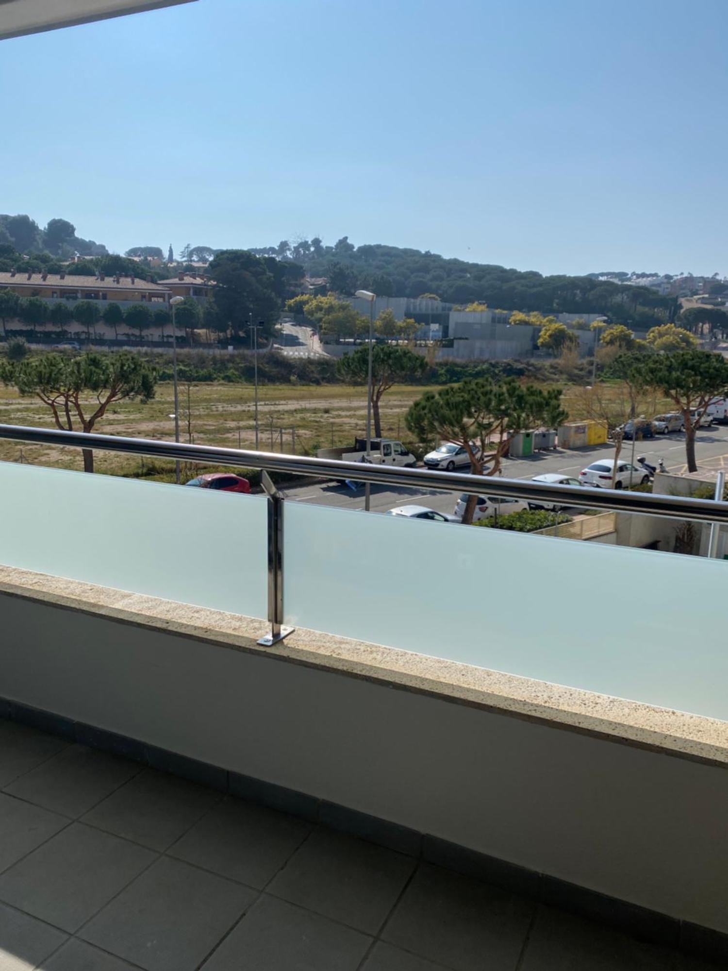 Hermoso Piso En Un Paso De La Playa De Fenals Con Terraza *